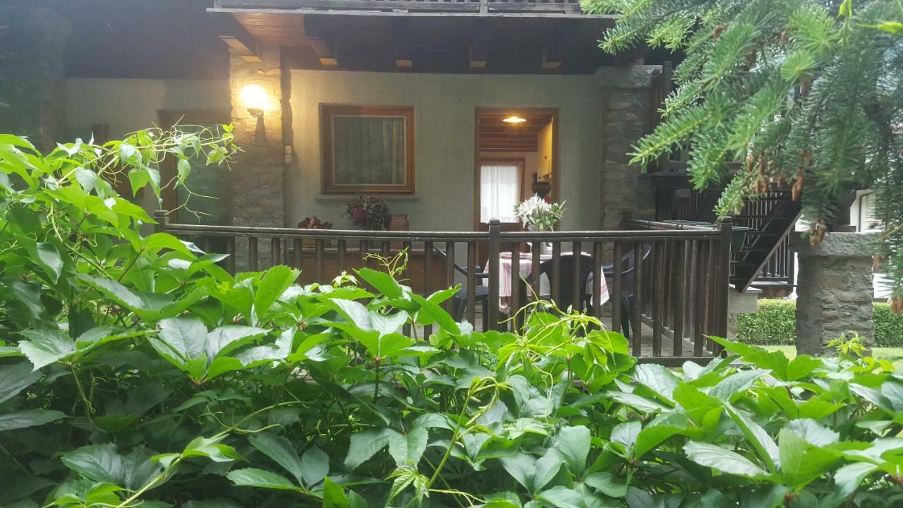 Chalet Blanc "Le Flocon" Courmayeur Bagian luar foto